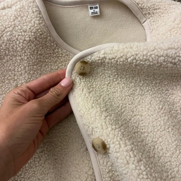 Uniqlo Beige Fleece Jacket. Size small - Picture 2 of 4